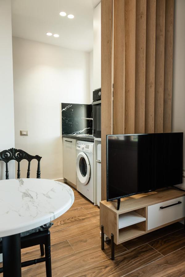 Cozy And Chic Studio Apartment ティラナ エクステリア 写真
