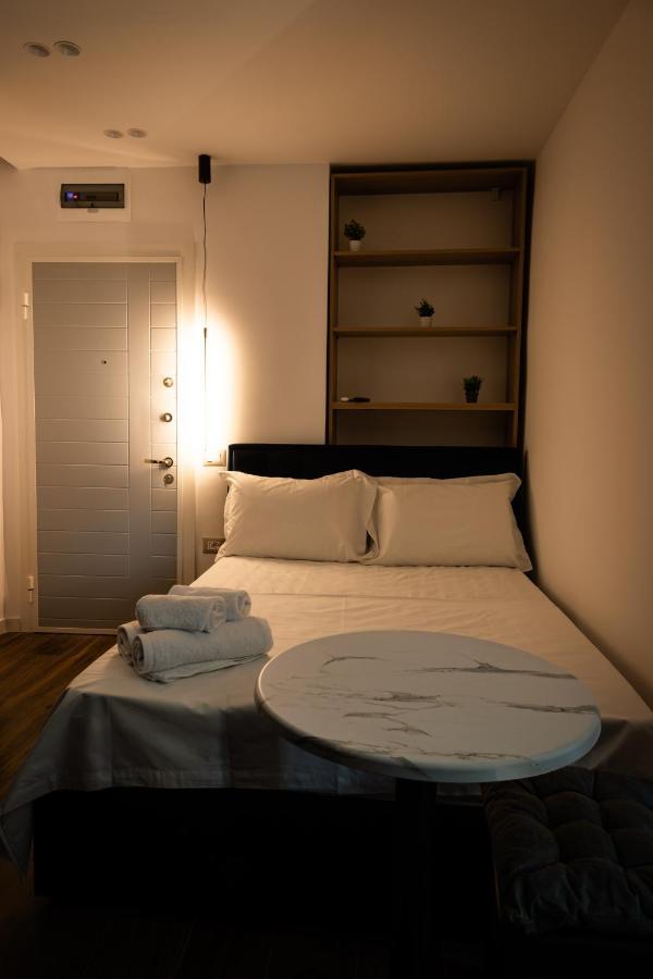 Cozy And Chic Studio Apartment ティラナ エクステリア 写真